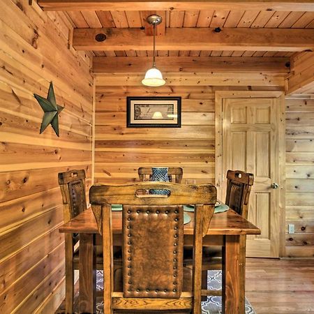 Romantic Cabin With Hot Tub In Pigeon Forge! エクステリア 写真
