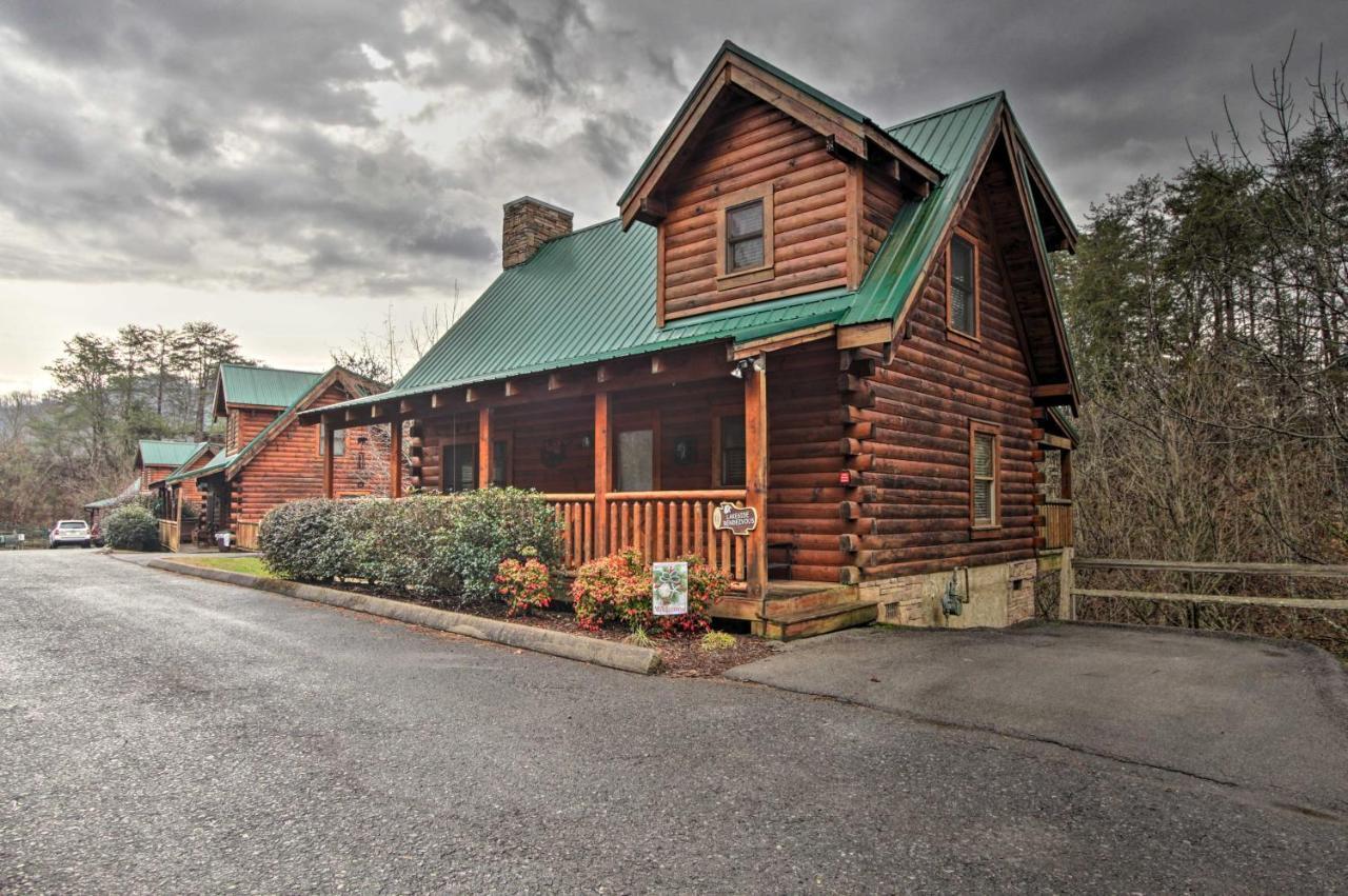 Romantic Cabin With Hot Tub In Pigeon Forge! エクステリア 写真