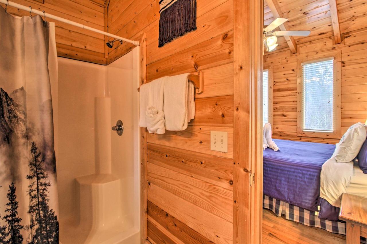 Romantic Cabin With Hot Tub In Pigeon Forge! エクステリア 写真