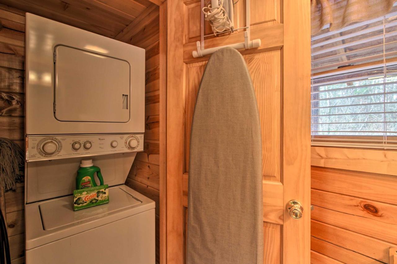 Romantic Cabin With Hot Tub In Pigeon Forge! エクステリア 写真