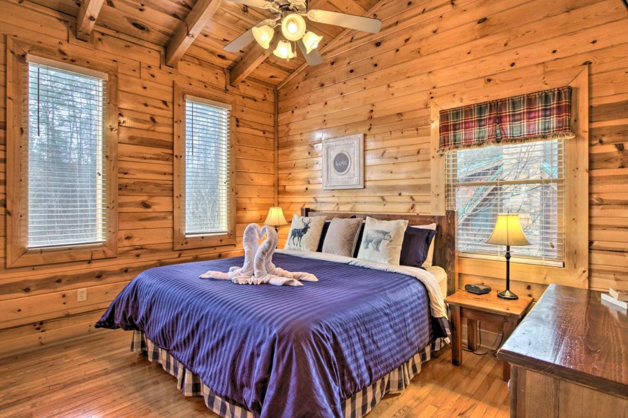 Romantic Cabin With Hot Tub In Pigeon Forge! エクステリア 写真