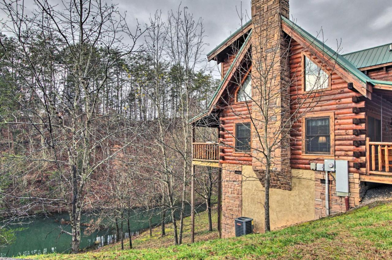 Romantic Cabin With Hot Tub In Pigeon Forge! エクステリア 写真